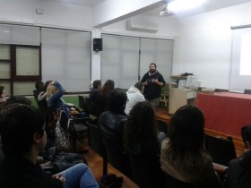 Charla de Esteban Martinena en el Instituto El Brocense